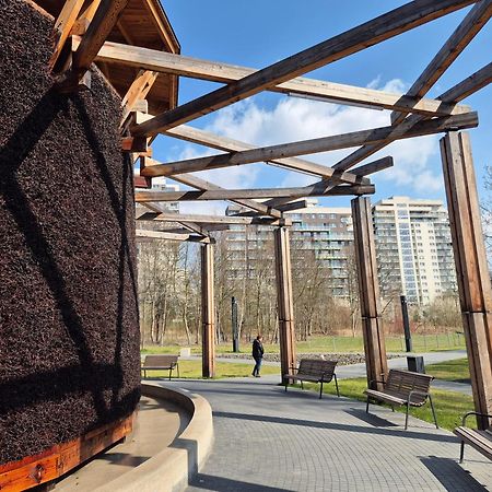 Apartament Wsrod 1000Cy Swiatel - Z Parkingiem W Hali Garazowej- Duzy Balkon Z Lezakami - Piekny Widok Noca Na Panorame Tysiaclecia Katowice Exteriör bild