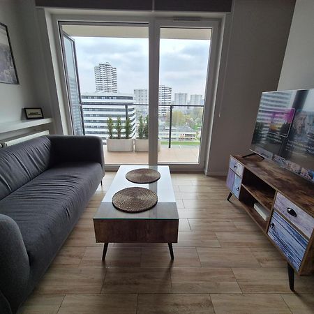 Apartament Wsrod 1000Cy Swiatel - Z Parkingiem W Hali Garazowej- Duzy Balkon Z Lezakami - Piekny Widok Noca Na Panorame Tysiaclecia Katowice Exteriör bild