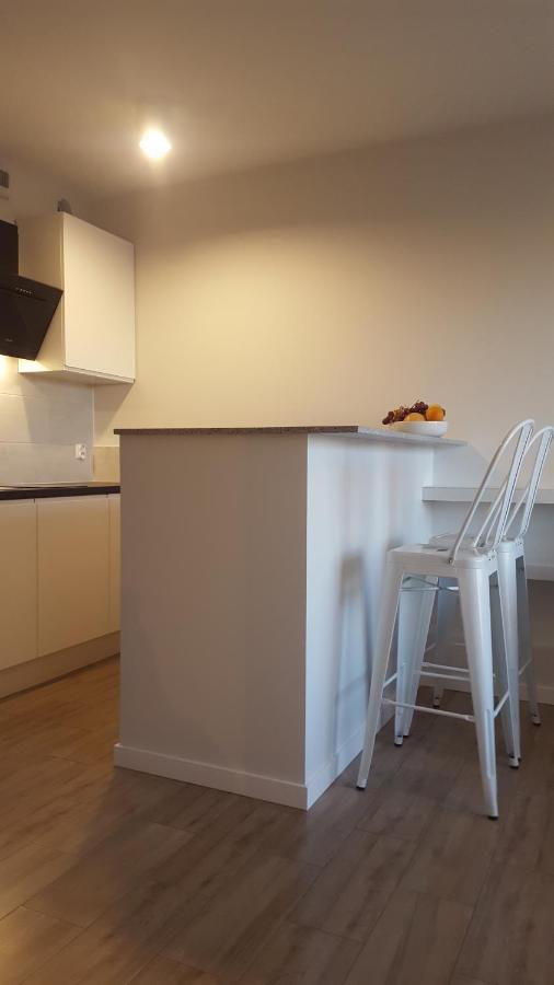 Apartament Wsrod 1000Cy Swiatel - Z Parkingiem W Hali Garazowej- Duzy Balkon Z Lezakami - Piekny Widok Noca Na Panorame Tysiaclecia Katowice Exteriör bild