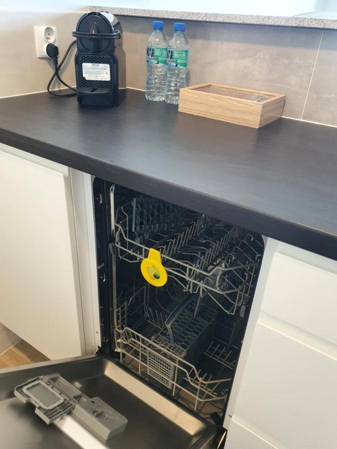 Apartament Wsrod 1000Cy Swiatel - Z Parkingiem W Hali Garazowej- Duzy Balkon Z Lezakami - Piekny Widok Noca Na Panorame Tysiaclecia Katowice Exteriör bild