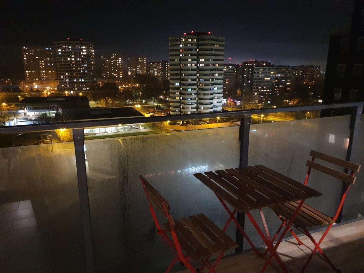 Apartament Wsrod 1000Cy Swiatel - Z Parkingiem W Hali Garazowej- Duzy Balkon Z Lezakami - Piekny Widok Noca Na Panorame Tysiaclecia Katowice Exteriör bild