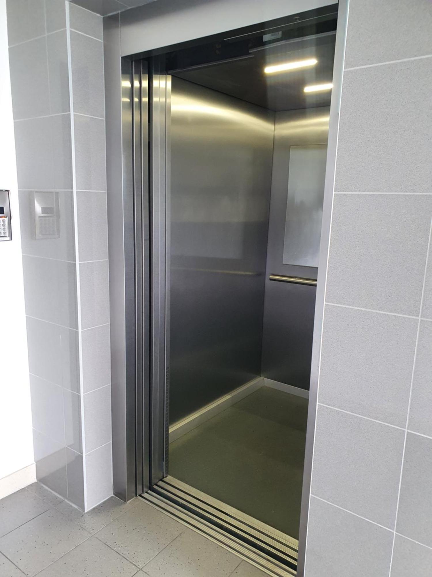 Apartament Wsrod 1000Cy Swiatel - Z Parkingiem W Hali Garazowej- Duzy Balkon Z Lezakami - Piekny Widok Noca Na Panorame Tysiaclecia Katowice Exteriör bild